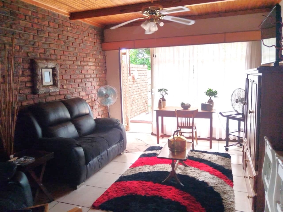 2 Bedroom Property for Sale in Kannoniers Park North West